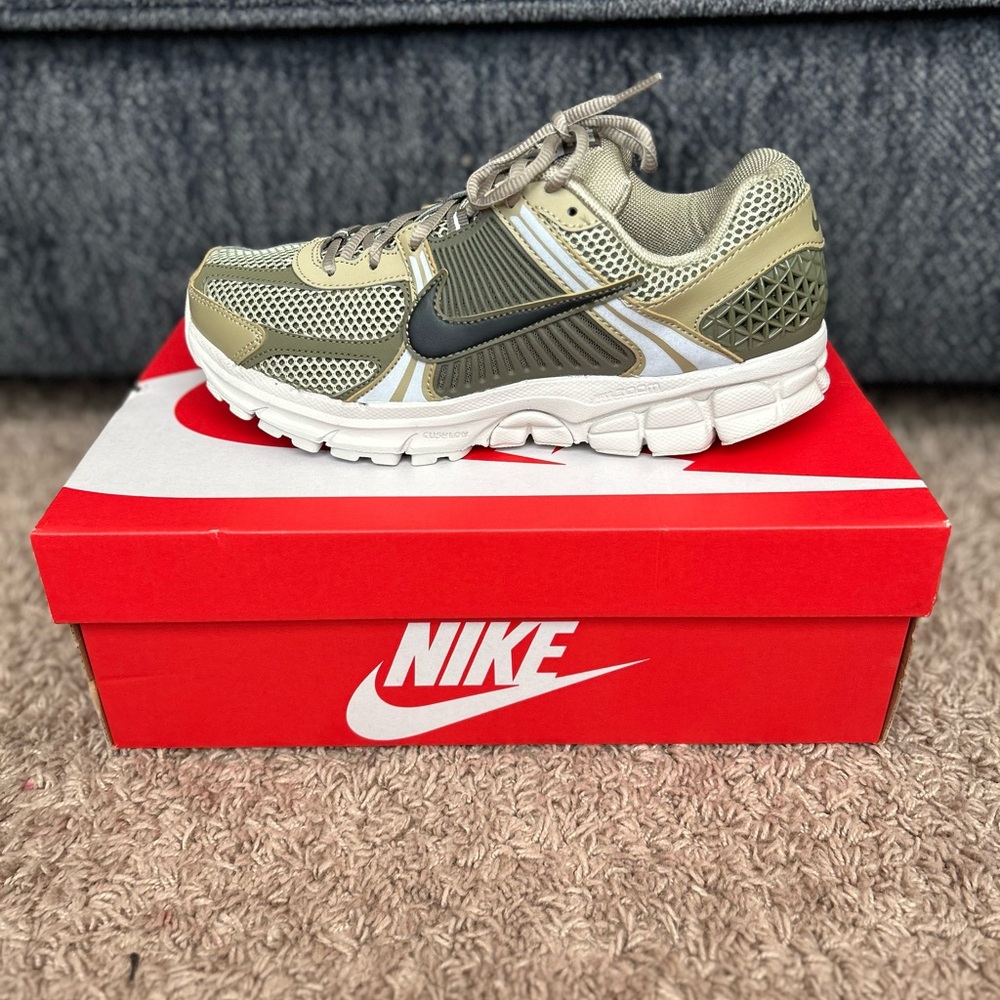 Nike zoom vomero. Gently used